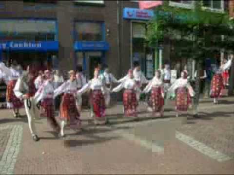 Видео: Сестри Филатови - Два се рода сродяват