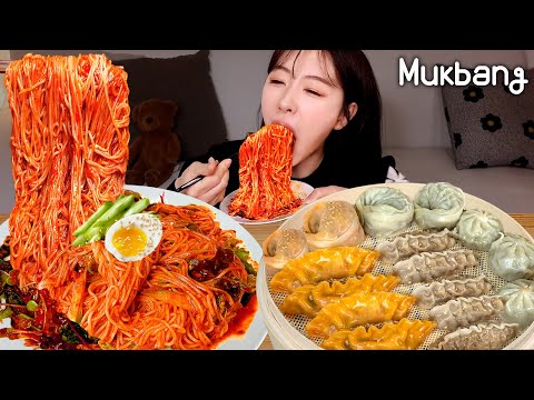 Видео: Сладкие и кислые кимчи острые лапши и различные булочкиㅣREAL MUKBANGㅣEATING SHOW
