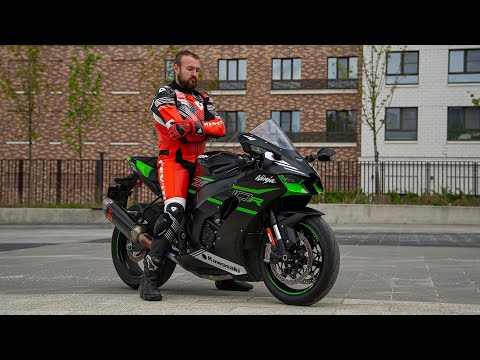 Видео: Новый супербайк Kawasaki Ninja ZX-10R - Первый обзор и тест-драйв на YouTube
