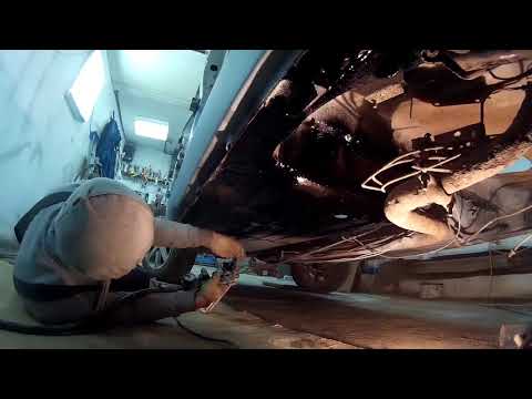 Видео: Восстановление 2109. Часть 5. покраска днища, антикорозийная обработка