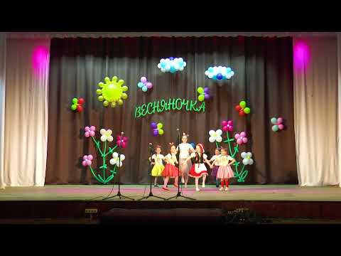 Видео: Музыкальное попурри " По сказочным тропинкам"