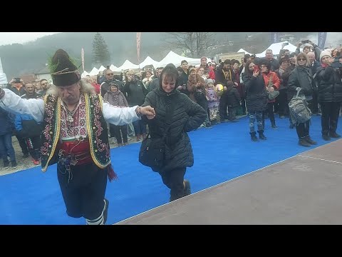 Видео: Празник на сланината и греяната ракия в Априлци 2025 г. - част 2.