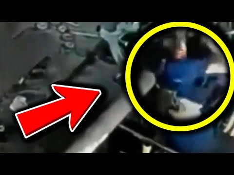 Видео: Авария на токарном станке попала на камеру...