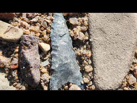 Видео: От палеолитической до миссисипской культуры — в этом видео есть всё. Охота на наконечники стрел в...