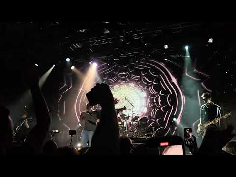 Видео: Юлия Савичева feat. Джизус, Леха - Лето без тебя (live in Prime Hall, Minsk 31.10.2025)