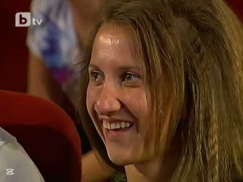 Видео: Полицай спира дядо с бастун - Комиците 2012 