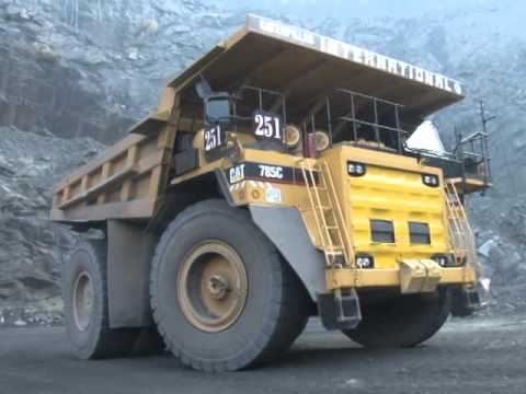 Видео: "Горняки Кривбасса" Водитель по вывозке горной массы из карьера (18.12.15)