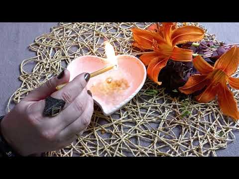 Видео: ЧУВСТВА ЗАГАДАННОГО ЧЕЛОВЕКА? - гадание на свече