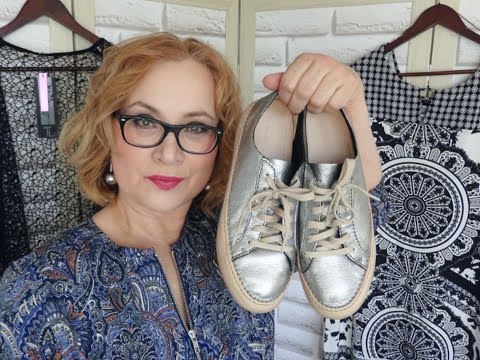 Видео: Мои покупки в Финляндии! COS, UNIQLO, Clarks и другое. HAUL.