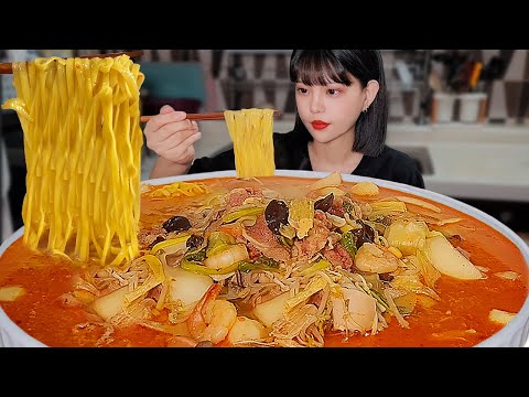 Видео: добавлено много начинки Malatang MUKBANG ASMR