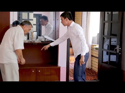 Видео: 😢 Укам судхўрликка қўл урибди... отамни хор қиляпти... Дадажон, биз билан кетинг! | Odamlar orasida