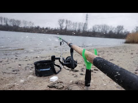 Видео: ЛЬОДУ ЩЕ НЕМАЄ! Перевірив рибне місце. Зимова рибалка на фідер
