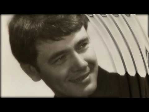 Видео: Юрий Гуляев - Тонкая рябина (концертная запись)