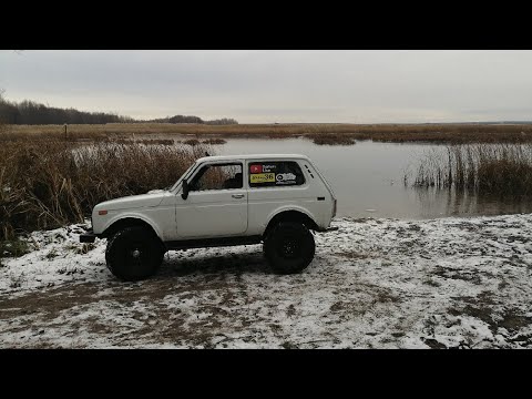 Видео: Нива в лесу и колеях! Что может быть лучше?