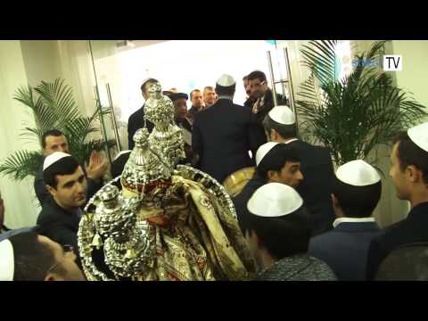 Видео: Дарение Сефер Тора синагоге "Бейт-Сфаради" семьей Юсуповых