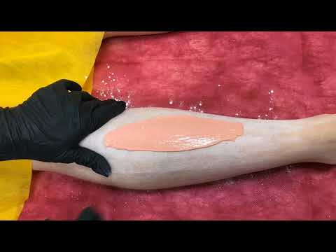 Видео: Депиляция ног горячим воском в гранулах