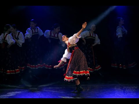 Видео: "Через речку", ансамбль танца «Вихрица». "Across the River", dance ensemble "Vihritsa".