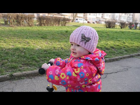 Видео: Шапочка «Весна» девочкам спицами 🦋