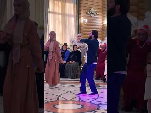 Видео: Как он чувствует ритм в танце👌 #свадьба #ловзар