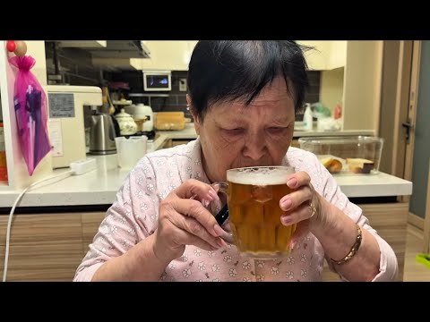 Видео: ВОНЮЧИЙ КОРЕЙСКИЙ САЛАТ|СПАИВАЕТ БАБКУ ПИВОМ/SMELLY KOREAN SALAD| GAVE GRANDMA BEER TO DRINK