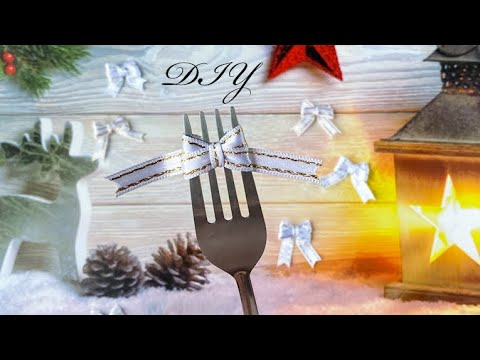 Видео: Бантики из атласной ленты за 1 Минуту Как сделать бантик на вилке / Make Simple Easy Bow DIY