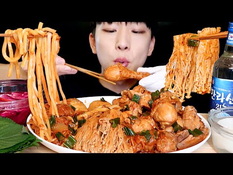 Видео: 푹~ 묵힌 묵은지 닭볶음탕에 우동사리까지 Kimchi Braised Spicy Chicken Mukbang ASMR Eating Show スパイシーなチキン 辣子鸡 Курица