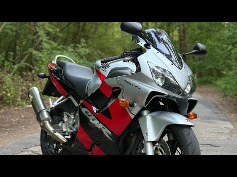 Видео: Обзор Honda CBR 600 F4I