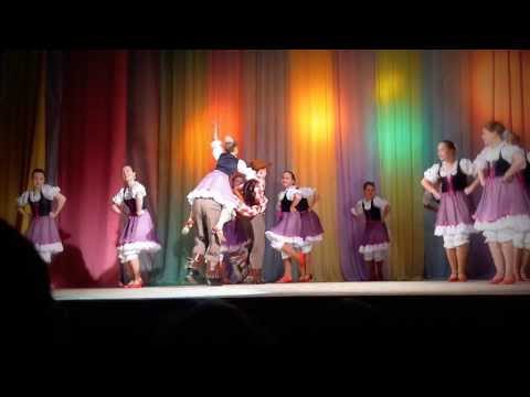 Видео: Танец кантри Где-то в Техасе