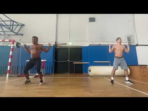 Видео: Борцовское упражнение с грифом