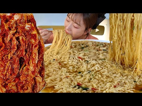 Видео: АСМР Рамен Кимчи 👍🏻 МУКБАНГ | Картофельный рамэн, поздняя закуска