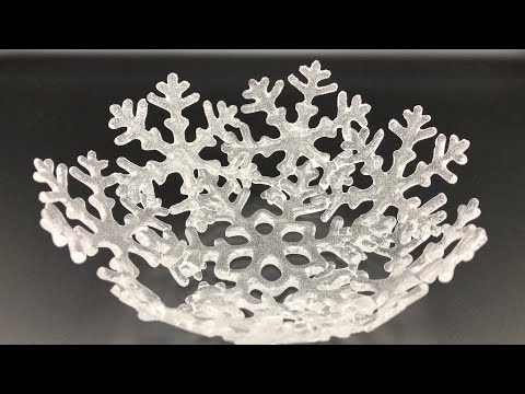 Видео: Чаша в форме снежинки из плавленого стекла