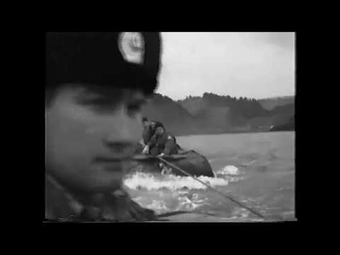 Видео: 1996 год.  Шикотан.  ПСКР Неман плотно сидит на мели, недалеко от маяка им. Шпанберга.