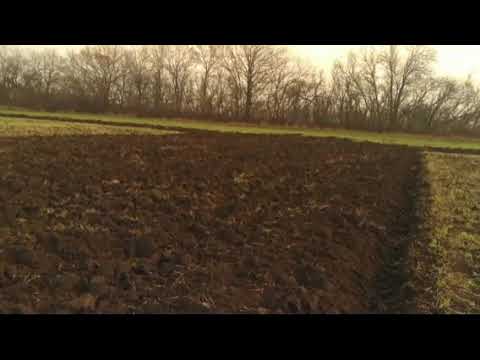 Видео: к525пр и плуг навесной 6 корпусов