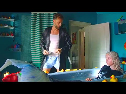 Видео: Мужчина принес домой Русалку и начал с ней развлекаться в ванной