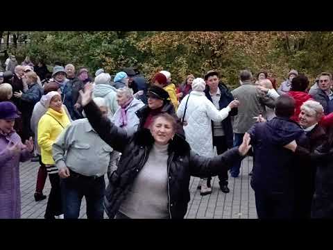 Видео: Льётся музыка....... 18.10.25 Гомель парк Луначарского 🥰💫