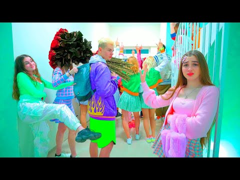 Видео: БУНТ У ШКОЛИ ЧЕРЛИДЕРКИ!😱 Сви који су ПРОТИВ ДИЈАНЕ напуштају школу!!!