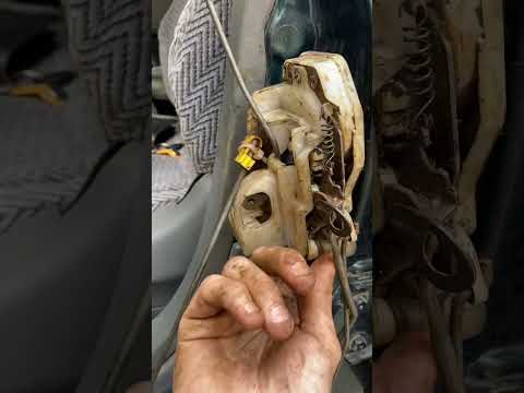 Видео: Не открывается водительская дверь на Honda CR-V RD1