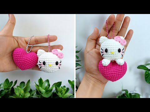 Видео: Вязание крючком Hello Kitty с сердечком-брелком - Учебник по вязанию крючком брелка амигуруми