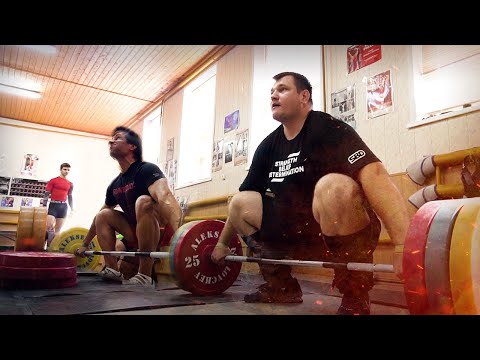 Видео: Самый сильный штангист. Советы по технике и набору массы