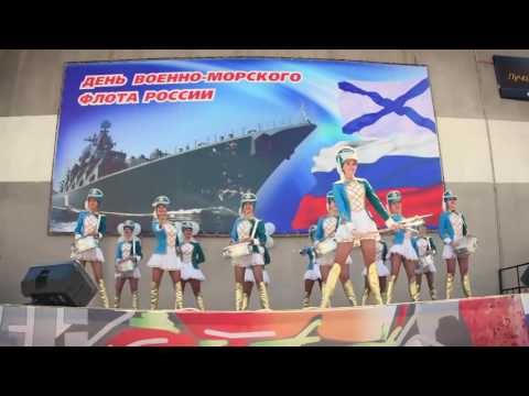 Видео: Ансамбль барабанщиц и мажореток "Сургутяночка"