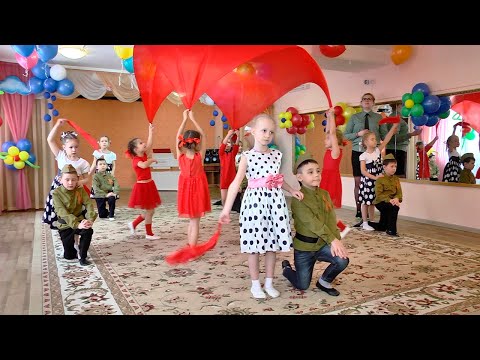 Видео: "А Закаты Алые" | яркое детское выступление | RUS/GERMAN