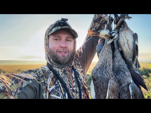 Видео: ОТКРЫТИЕ ОХОТЫ НА УТКУ — УДАЧНАЯ УТРЯНКА | Красивые выстрелы | Охота на утку с двустволкой