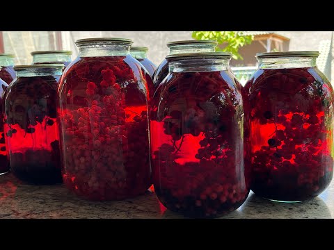 Видео: Компот из красной и чёрной смородины на зиму/ Насыщенный вкус и цвет