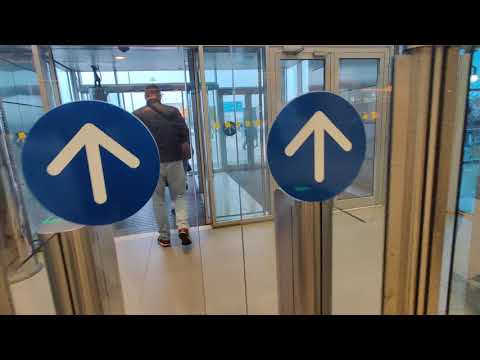 Видео: Обзор АЭРОПОРТА Кольцово Екатеринбург, снаружи и внутри по полному | Апрель 2021год.