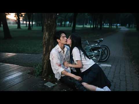 Видео: Невинный поцелуй девушки спас генерального директора, спустя 5 лет он нашел ее и женился на ней.