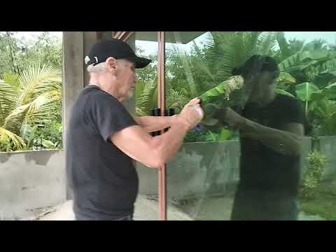 Видео: ПОДГОТОВКА ИНОСТРАНЦЕВ К ТАЙФУНУ НА ФИЛИППИНАХ. СРАБОТАЕТ ЛИ ЭТО?