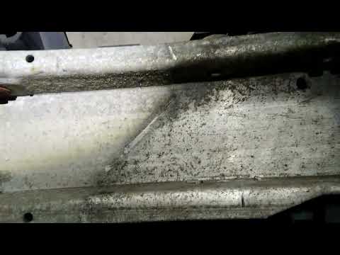 Видео: Audi A6, C5, провернуло болт бампера.