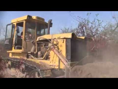 Видео: Бульдозер ЧТЗ Т-170. Корчування старого саду. Підготовка поля під посів.