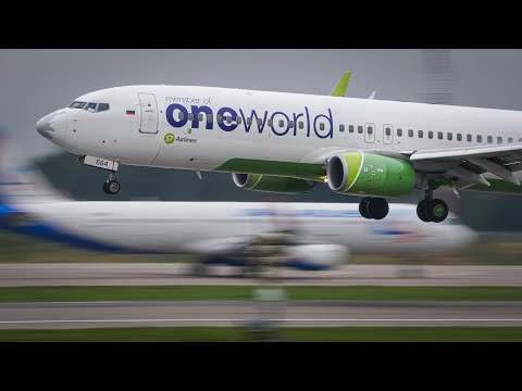Видео: 15 Красивых посадок на мокрую полосу в Домодедово
