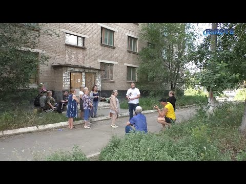 Видео: Жильцы общежития по ул. Мичурина жалуются на ужасное состояние их дома